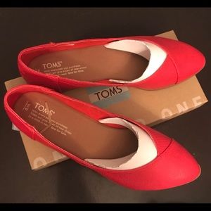 Brand new Toms
